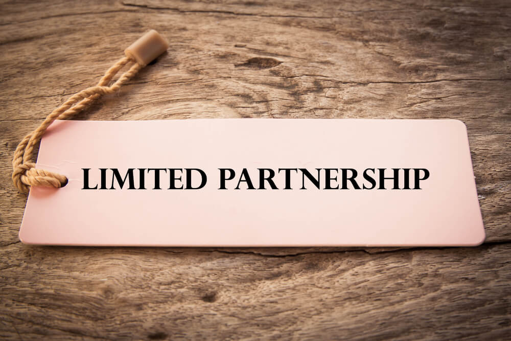 Difference Between Partnership & Limited Liability Partnership Firm